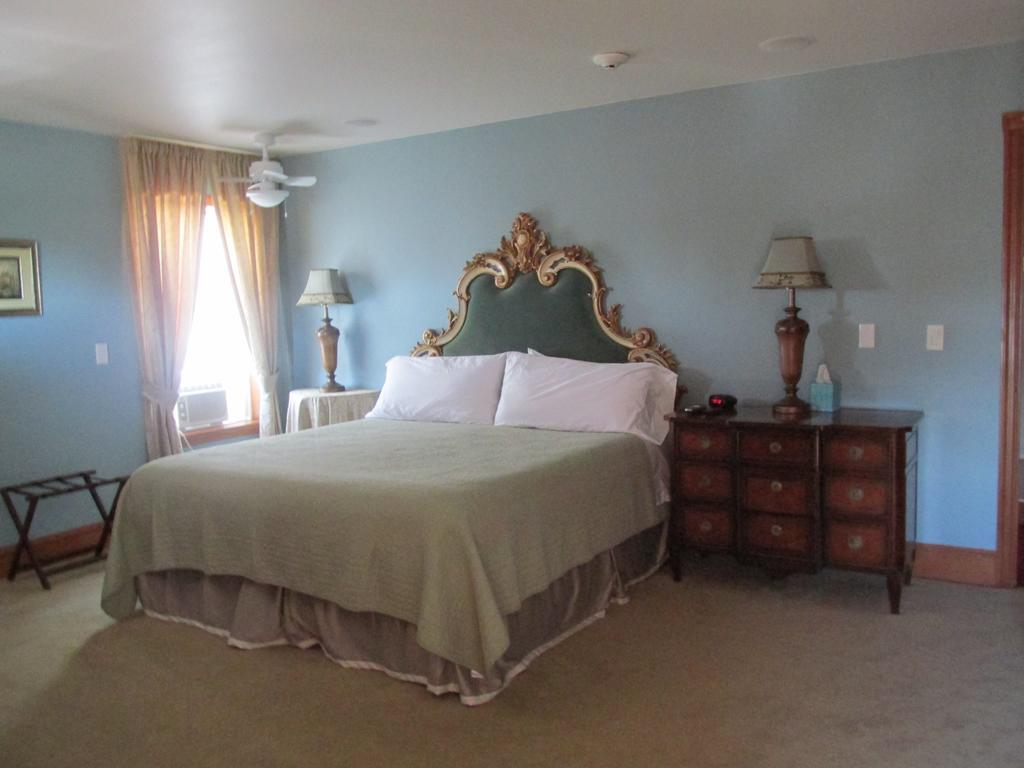 Mansion Inn Lake Stevens Стая снимка