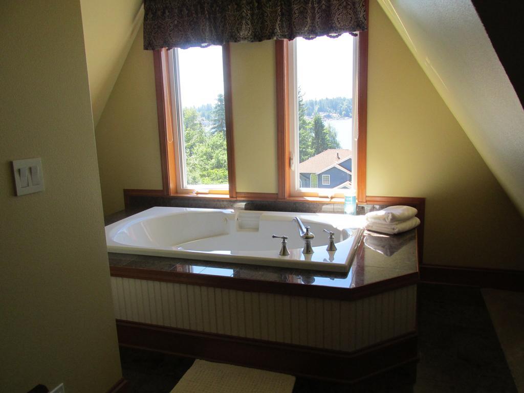 Mansion Inn Lake Stevens Стая снимка